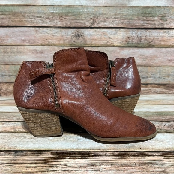 Frye Judith Brown Leather Ankle Boots - Picture 2 of 9